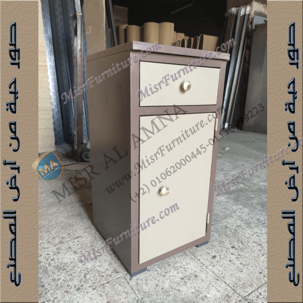 كمودينوا حديد معدنى بجانب السرير للموظفين و العمال و المستشفيات ضلفة و درج